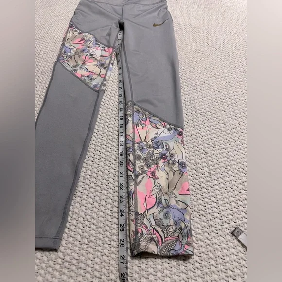 Nike Girls' One Energy‎ Dri-FIT Gray Mushroom
Print Tight Fit Legging KIDS XL - Picture 5 of 8